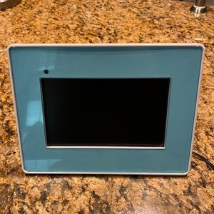 Digital Living: 7” Digital Picture Frame